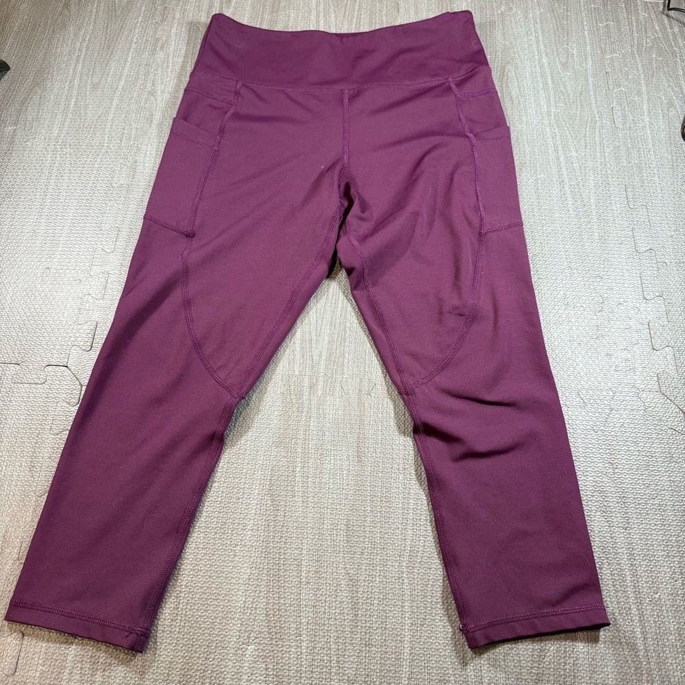 Elegant Women's Cropped Pants in Deep Purple
